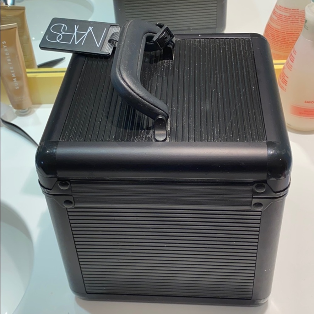 Nars makeup case with lock - Picture 2 of 6